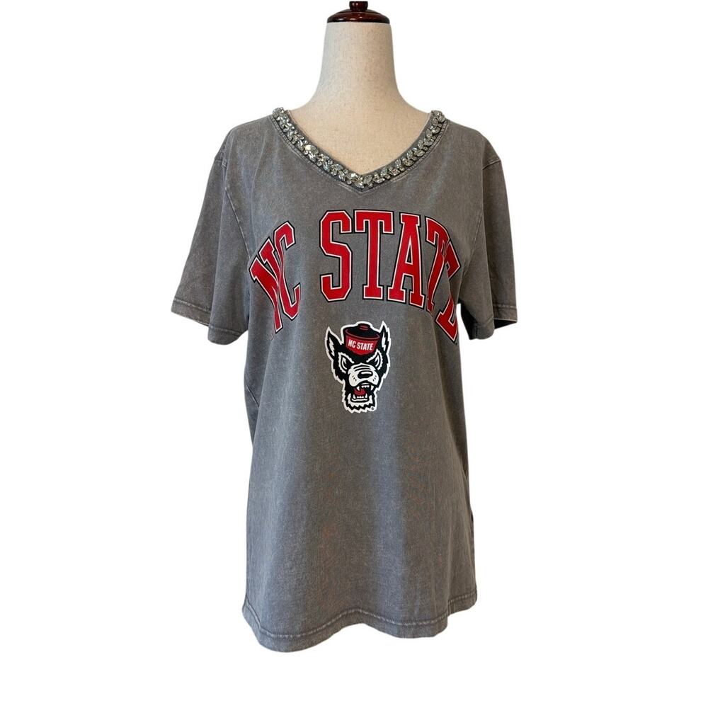 NWT Gameday Couture NC State Wolfpack Jeweled V-Neck Tee, Gray, Women's Large